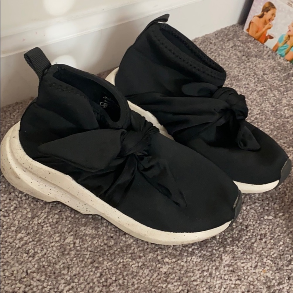 Girl shoes
